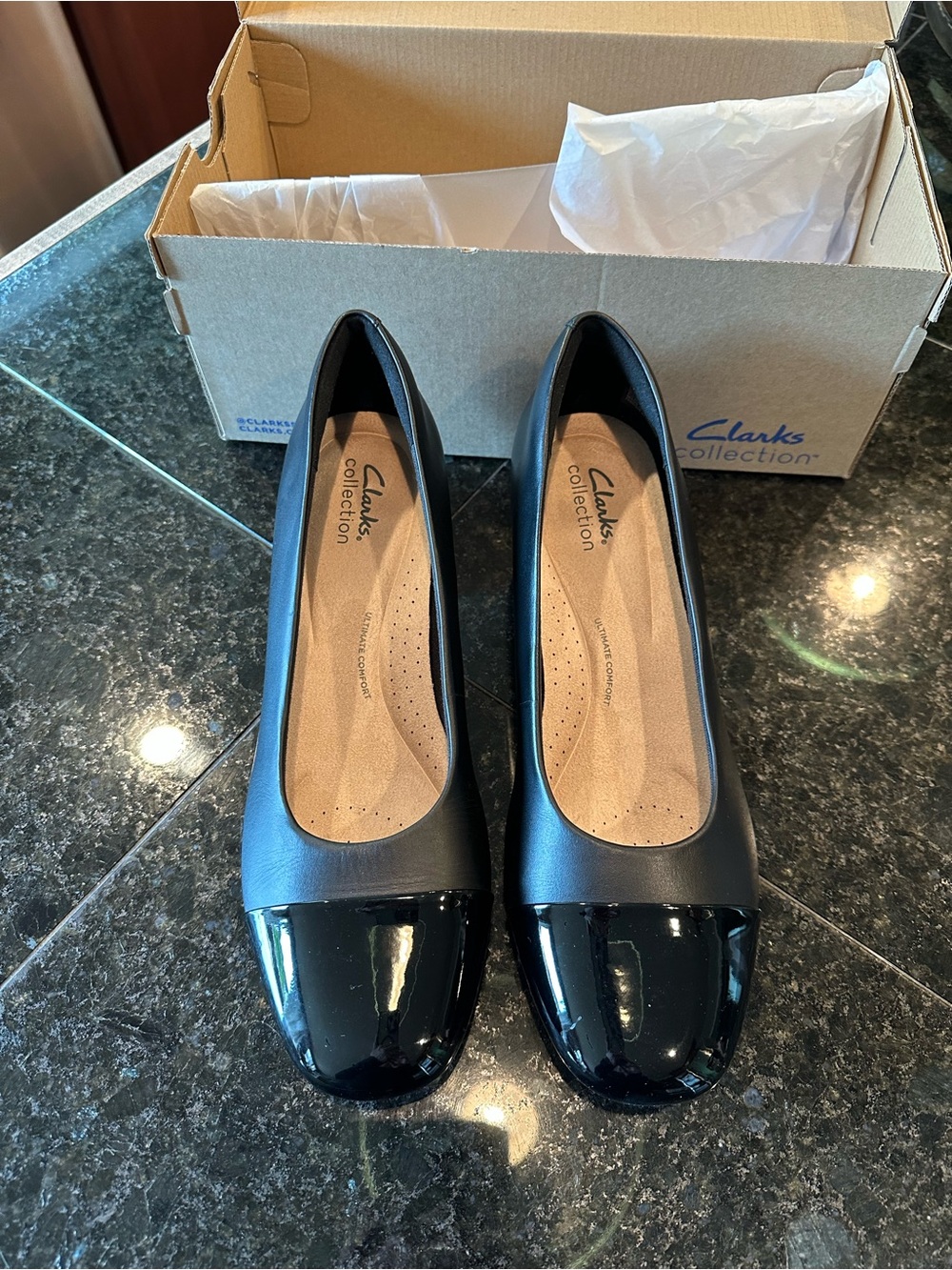 Clarks Marilyn Sara Black Leather Round-Toe Flats with Patent Cap NWT
